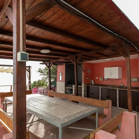 Casa Cuartel El Velero *