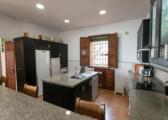 Casa Cuartel El Velero *