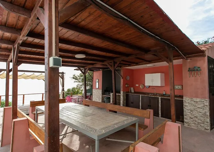 Casa Cuartel El Velero *